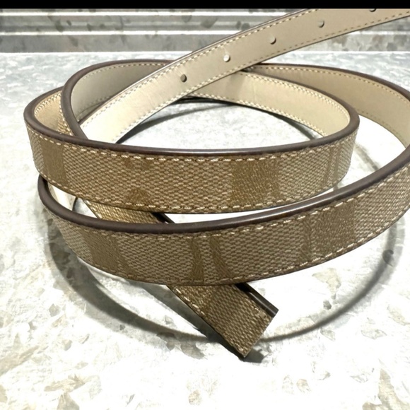 Authentic New Coach Belts w Interchangeable Buckles - Picture 5 of 12
